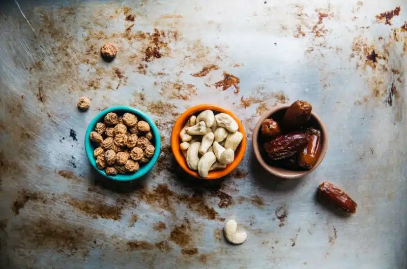 Bols con tigernuts, anacardos y dátiles