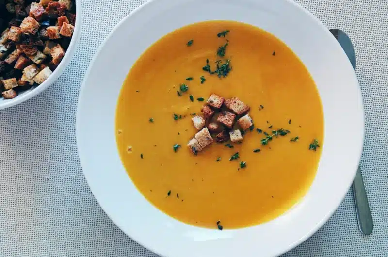 Crema de calabaza en un bol